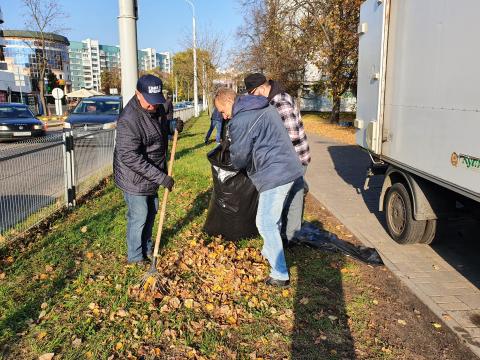 Сотрудники Минского Комаровского рынка приняли участие в городском осеннем субботнике