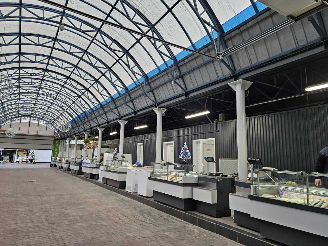 Рыбные ряды открылись на Комаровке после модернизации